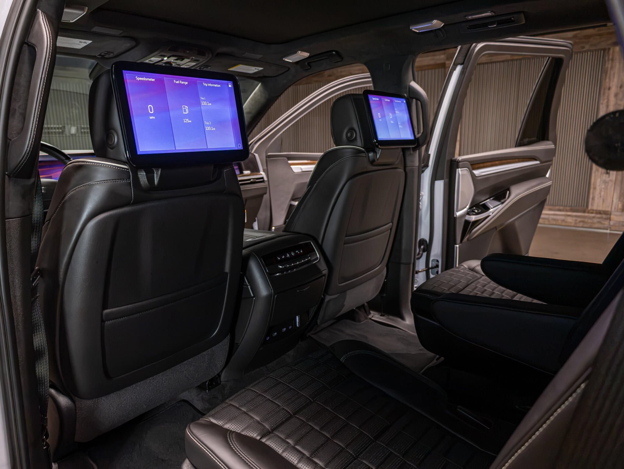 Used 2027 Cadillac Escalade Platinum Sport w/ LPO, ONYX Package AWD/4WD image 24