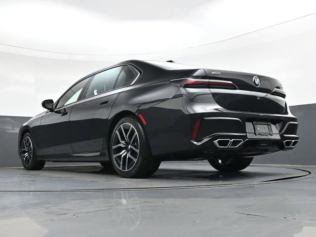 Used 2025 BMW 760i xDrive w/ Luxury Rear Seating Package image 31