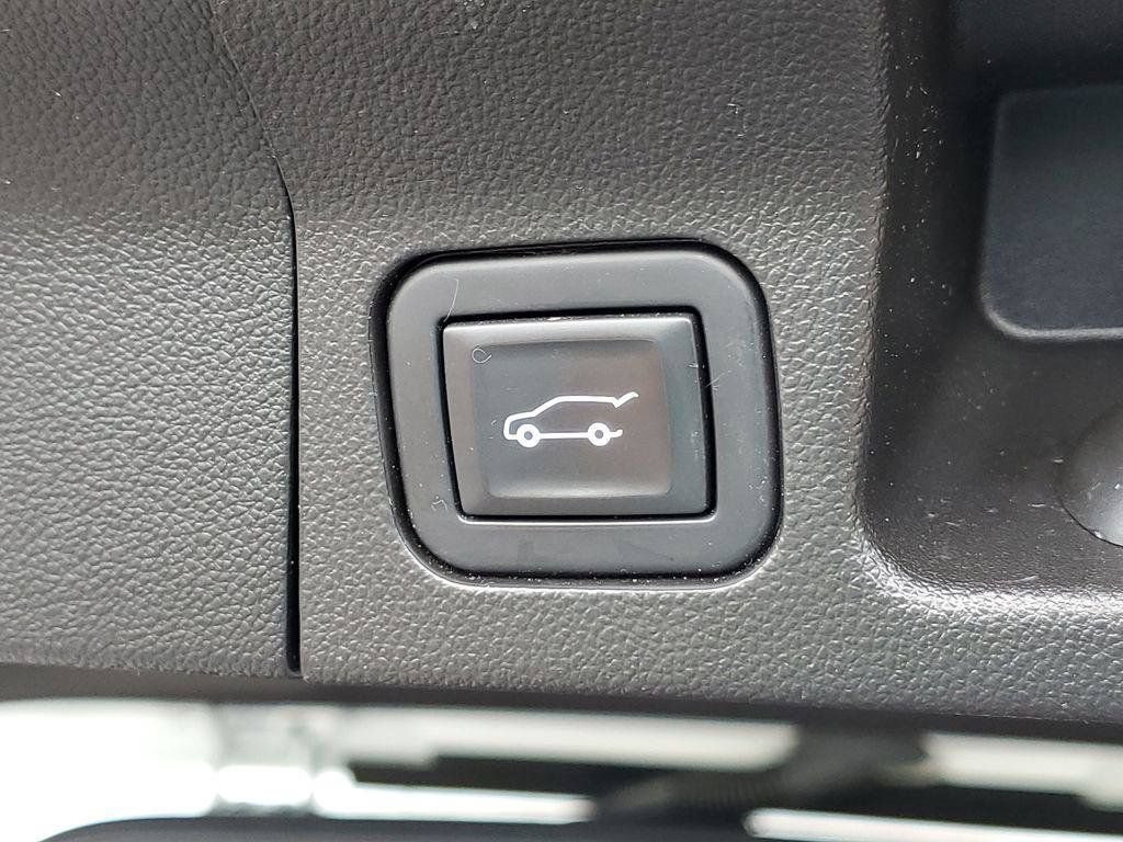 Used 2020 GMC Acadia SLE w/ Driver Convenience Package FWD image 35