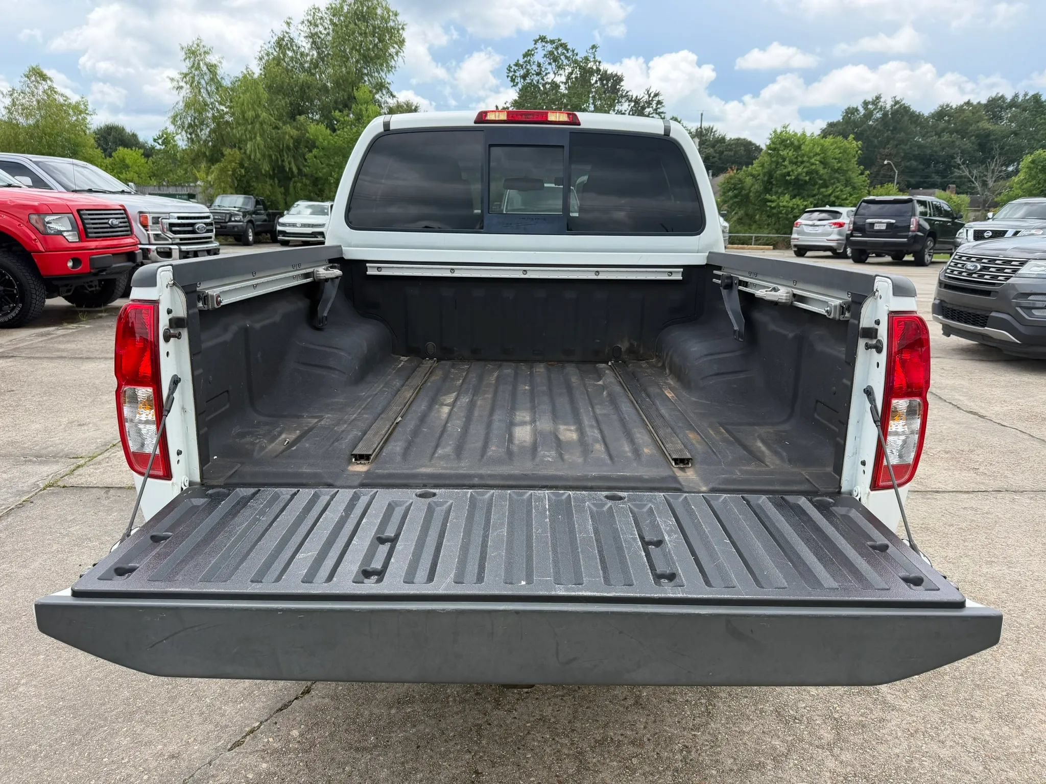 Used 2016 Nissan Frontier SV w/ SV Value Truck Package RWD image 6
