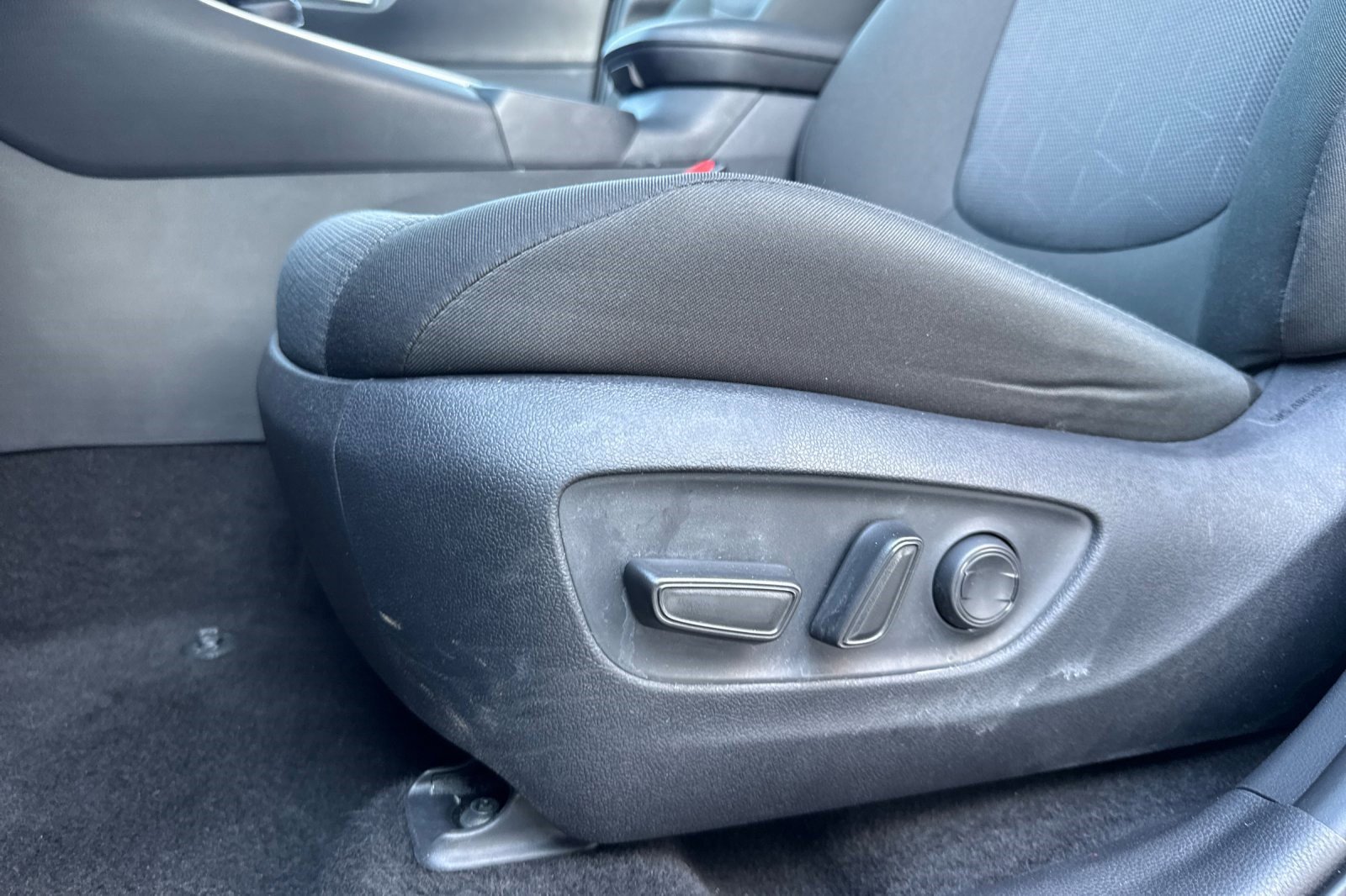 Used 2025 Toyota RAV4 XLE w/ Convenience Package image 14