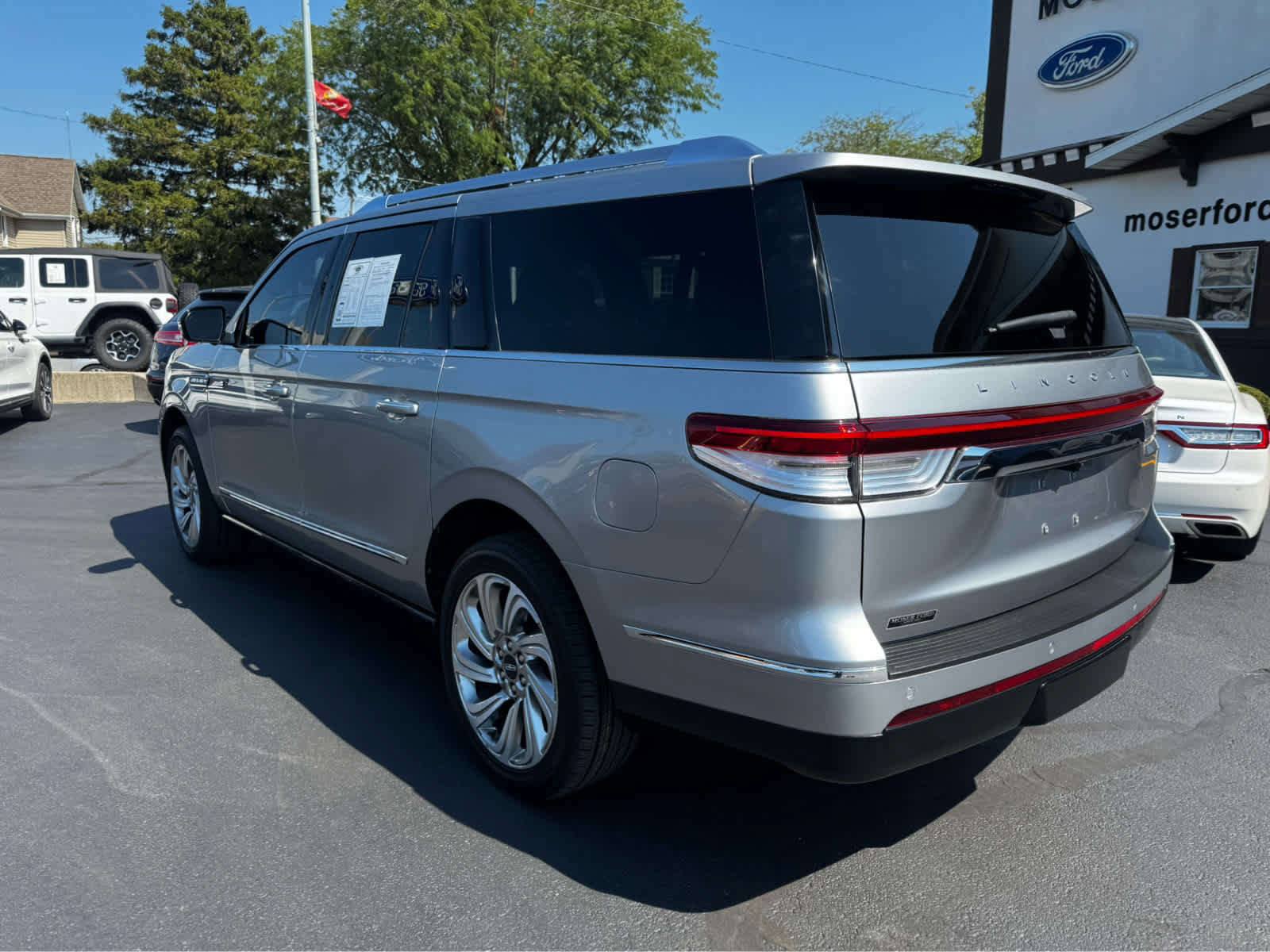 Used 2024 Lincoln Navigator L 4WD image 9