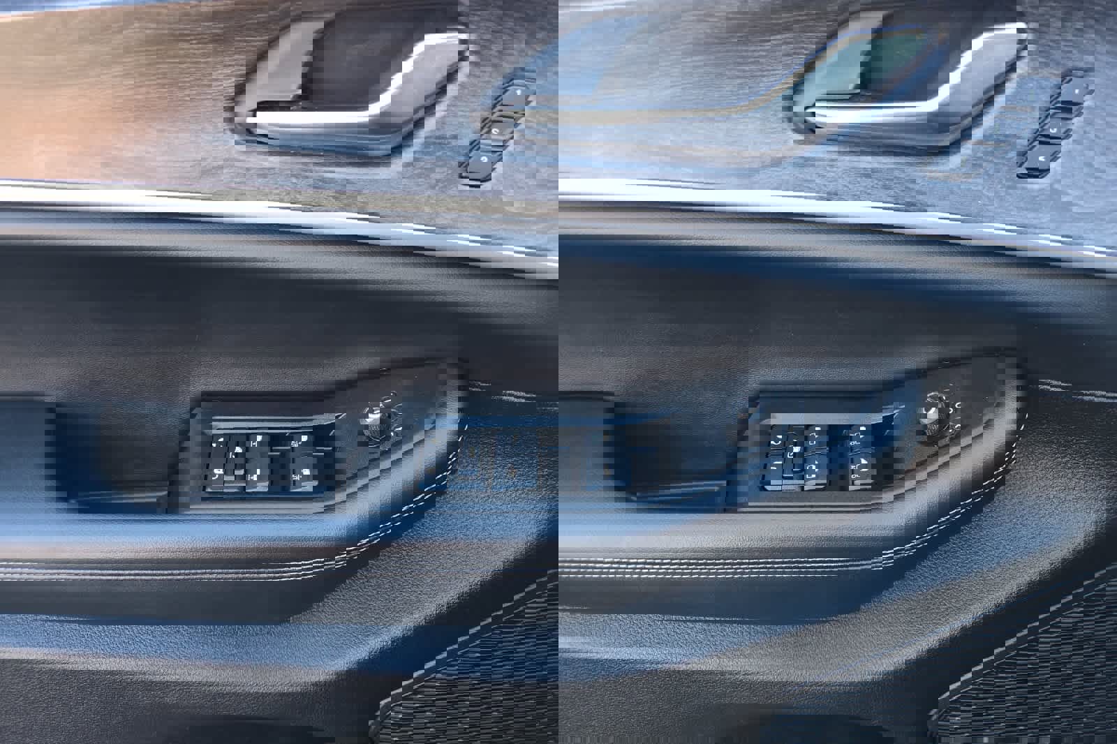 Used 2024 Jeep Grand Cherokee L Limited w/ Luxury Tech Group II image 14