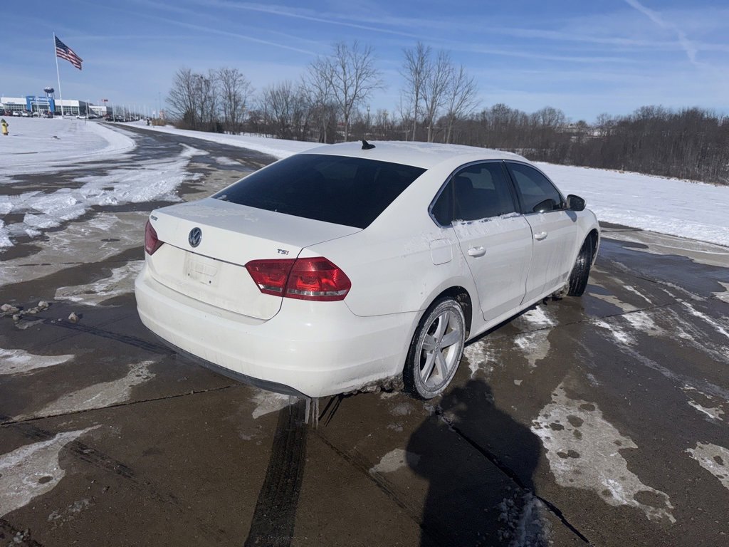 Used 2015 Volkswagen Passat 1.8T Limited Edition image 4