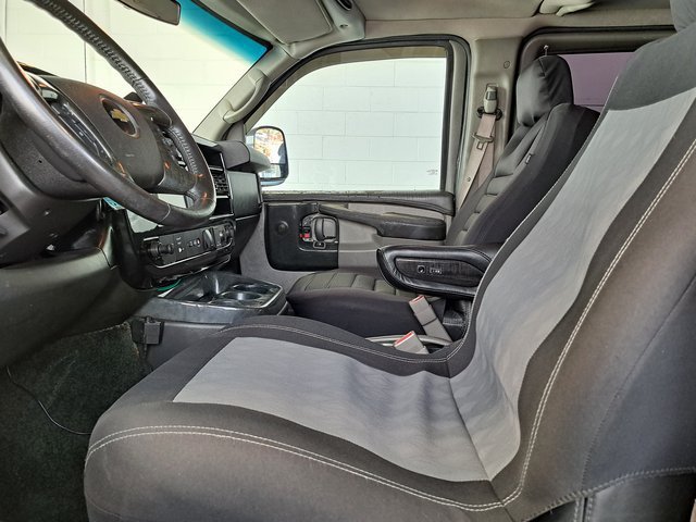 Used 2015 Chevrolet Express 2500 RWD image 19