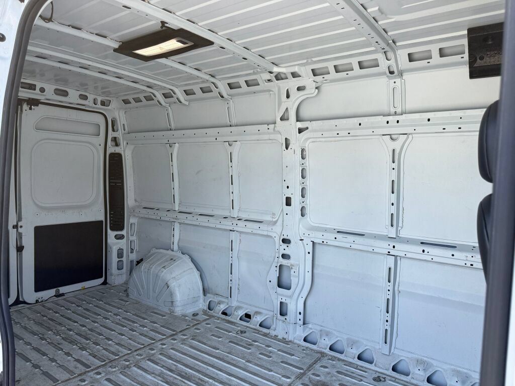 Used 2025 RAM ProMaster 2500 w/ Convenience Group FWD image 14