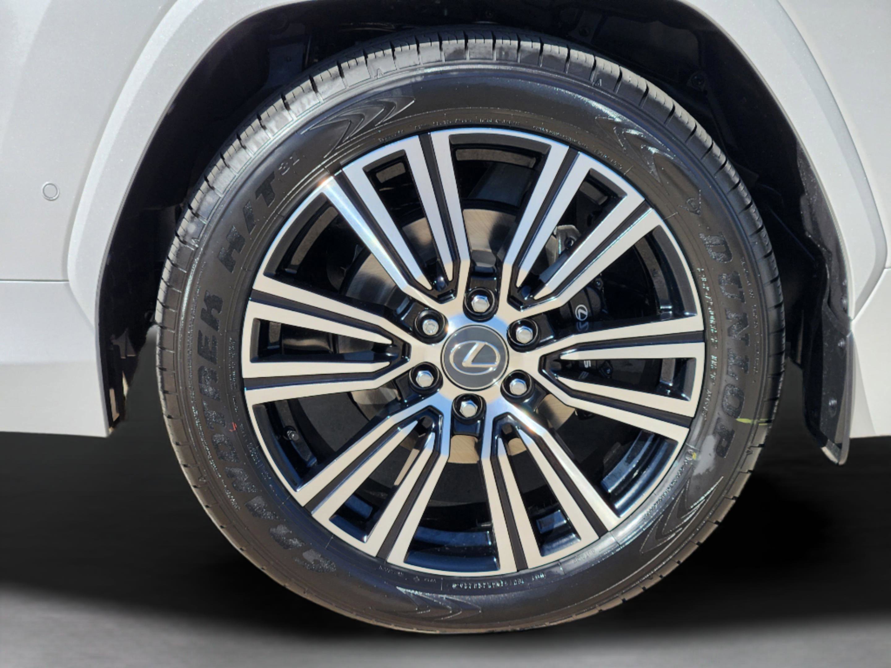 New 2026 Lexus LX 700h Luxury image 7