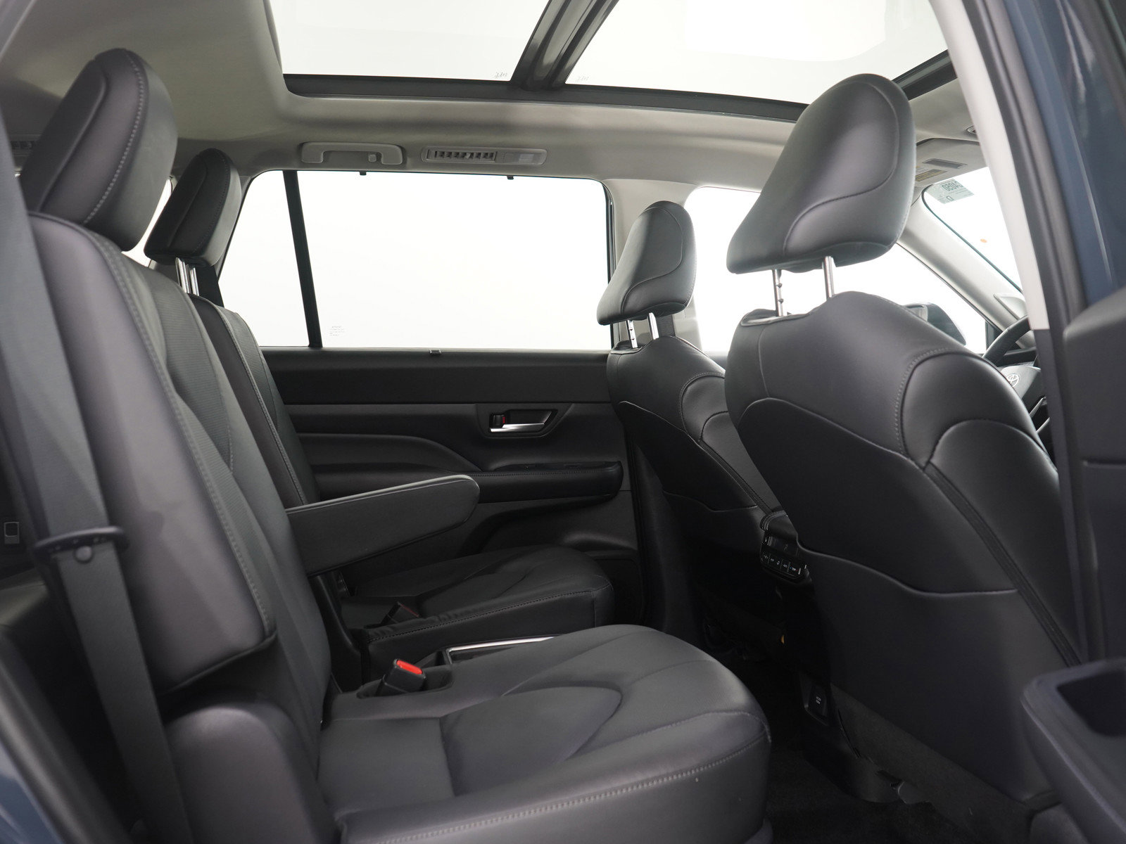 Used 2024 Toyota Grand Highlander Limited AWD/4WD image 12