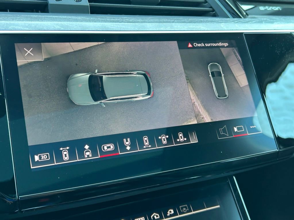 Used 2022 Audi e-tron Premium Plus w/ Premium Plus Package image 30
