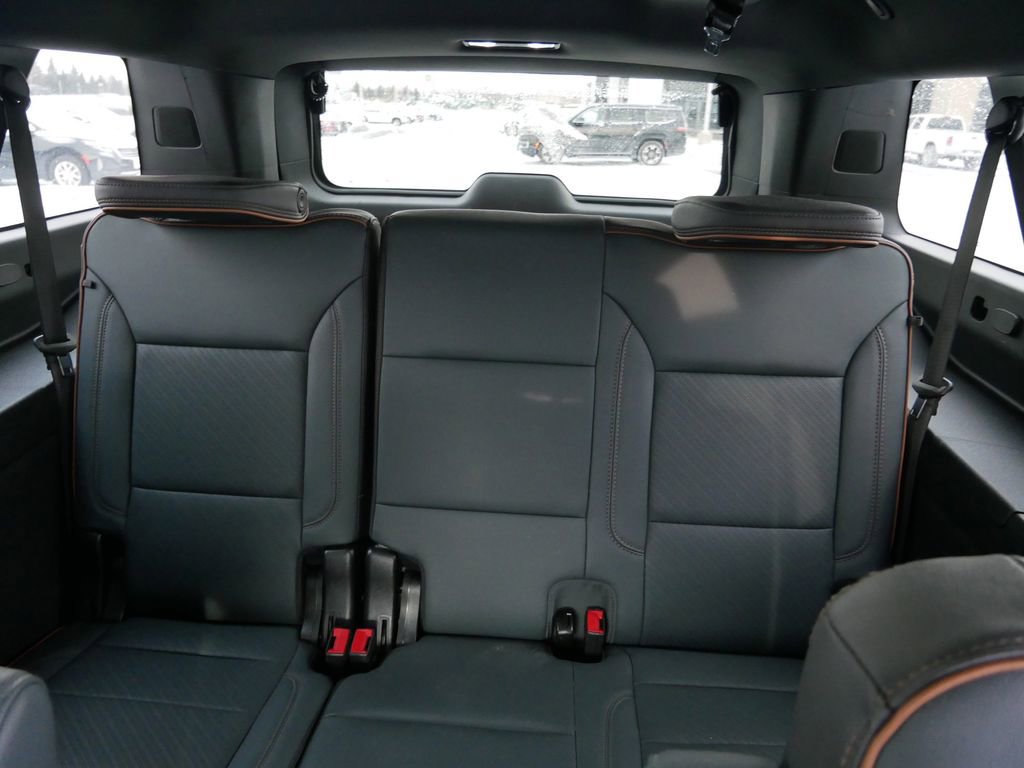 Used 2025 GMC Yukon XL AT4 image 12