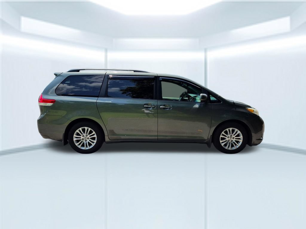 Used 2014 Toyota Sienna XLE FWD image 7