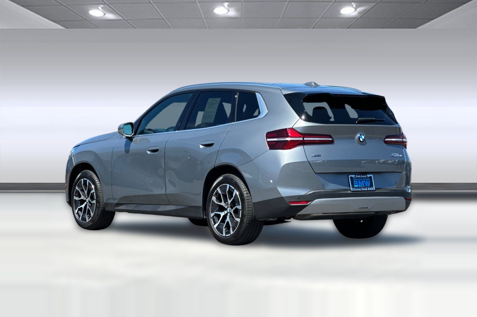 Used 2025 BMW X3 xDrive30i w/ Premium Package AWD/4WD image 3