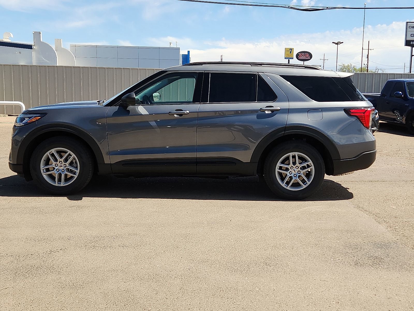 New 2026 Ford Explorer Active w/ Active Comfort Package image 2