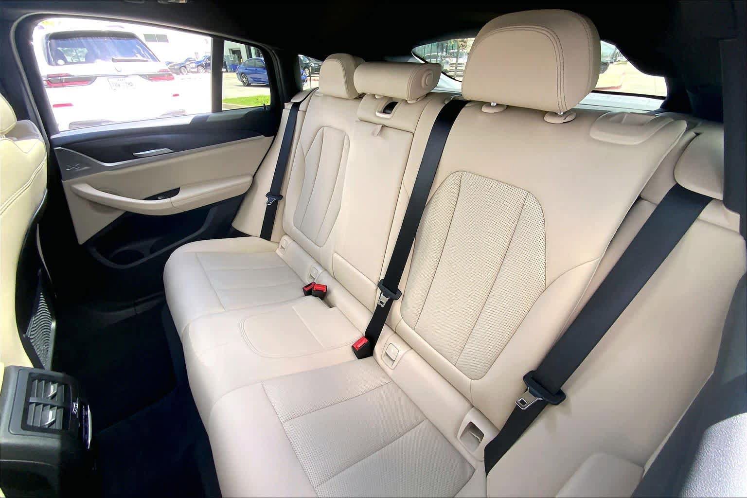 Used 2024 BMW X4 xDrive30i w/ M Sport Package image 18