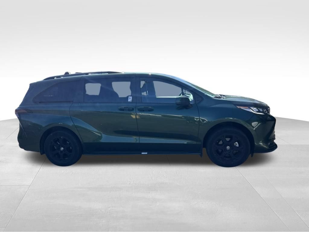 Used 2025 Toyota Sienna XLE Woodland Edition AWD/4WD image 6