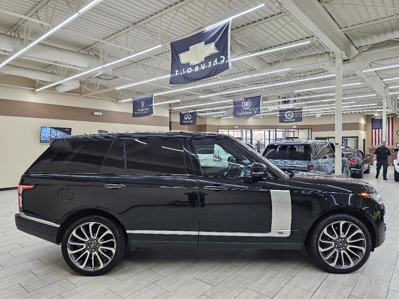 Used 2021 Land Rover Range Rover Long Wheelbase Autobiography image 5