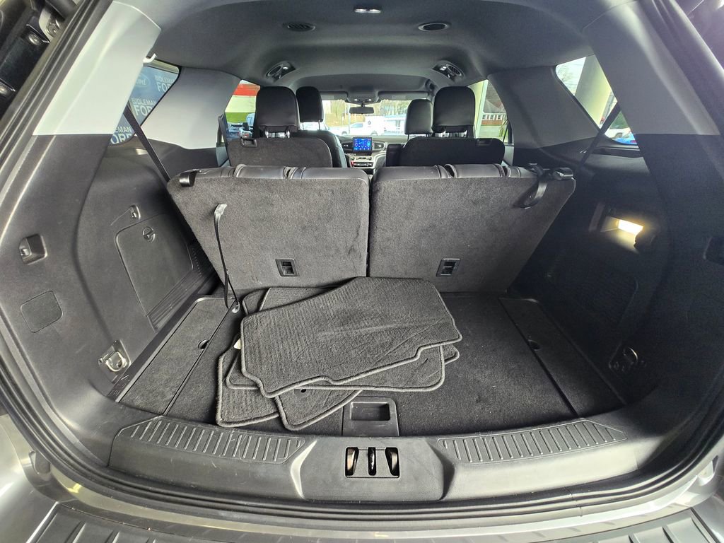 Used 2022 Ford Explorer XLT w/ Equipment Group 202A image 8