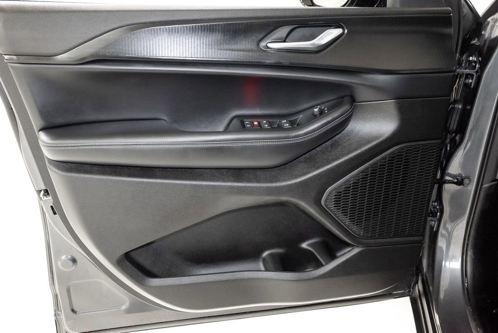 Used 2025 Jeep Grand Cherokee L Altitude image 10