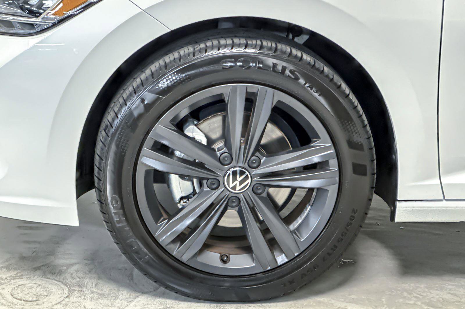 Used 2022 Volkswagen Jetta SE w/ Panoramic Sunroof Package image 23