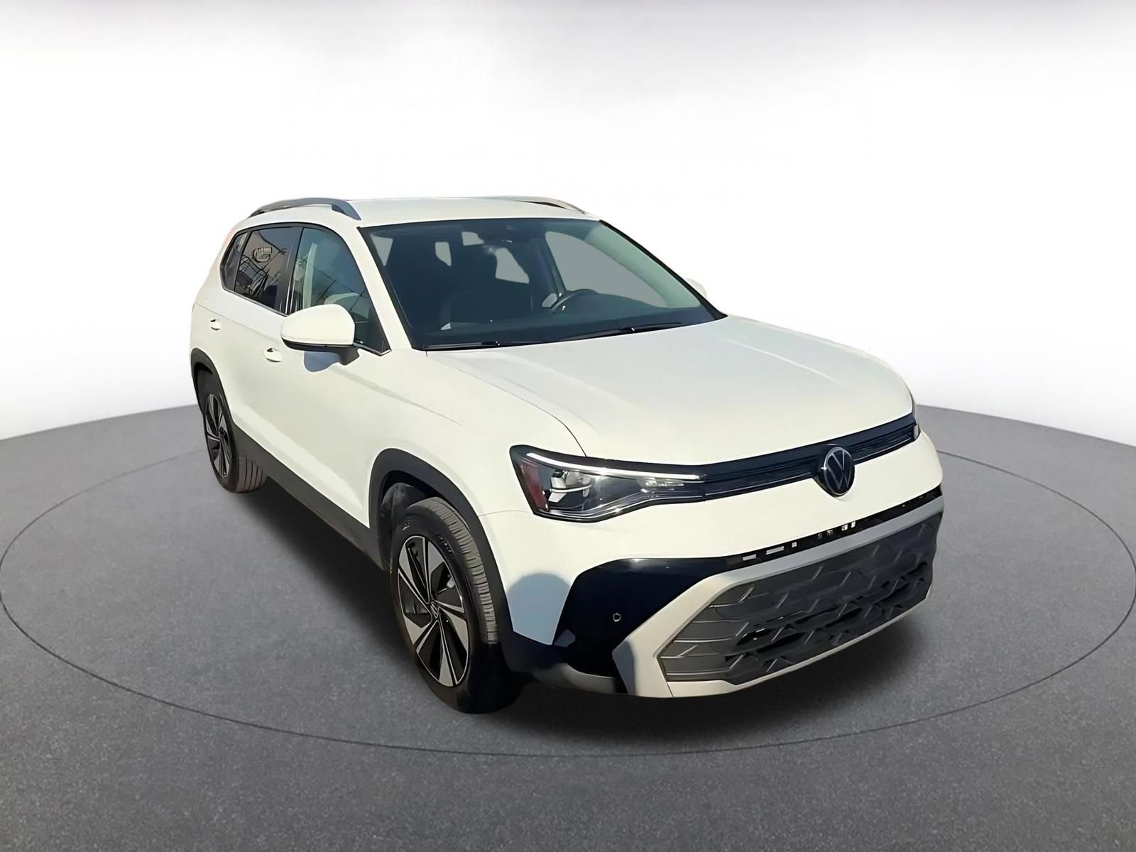 Used 2025 Volkswagen Taos SE AWD/4WD image 3