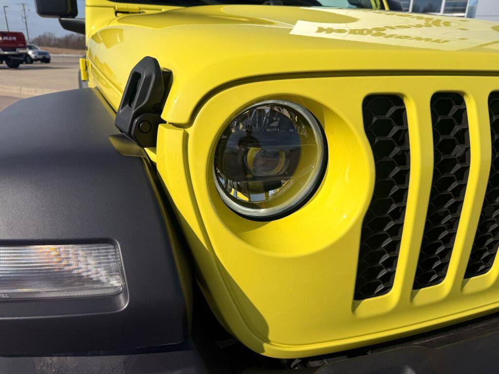 Used 2024 Jeep Wrangler Sport AWD/4WD image 10