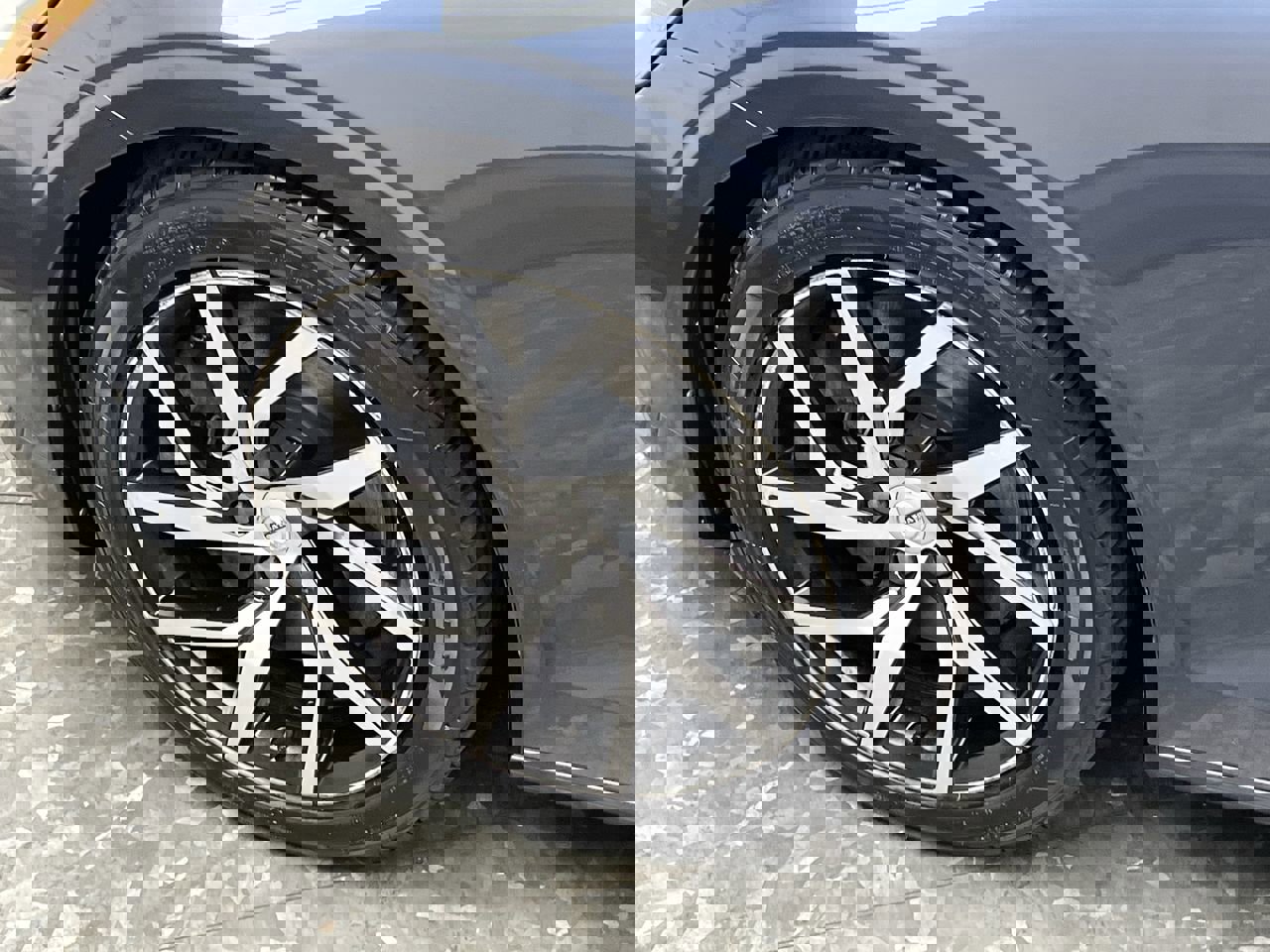 Used 2019 Volvo S60 T6 Momentum w/ Premium Package image 32