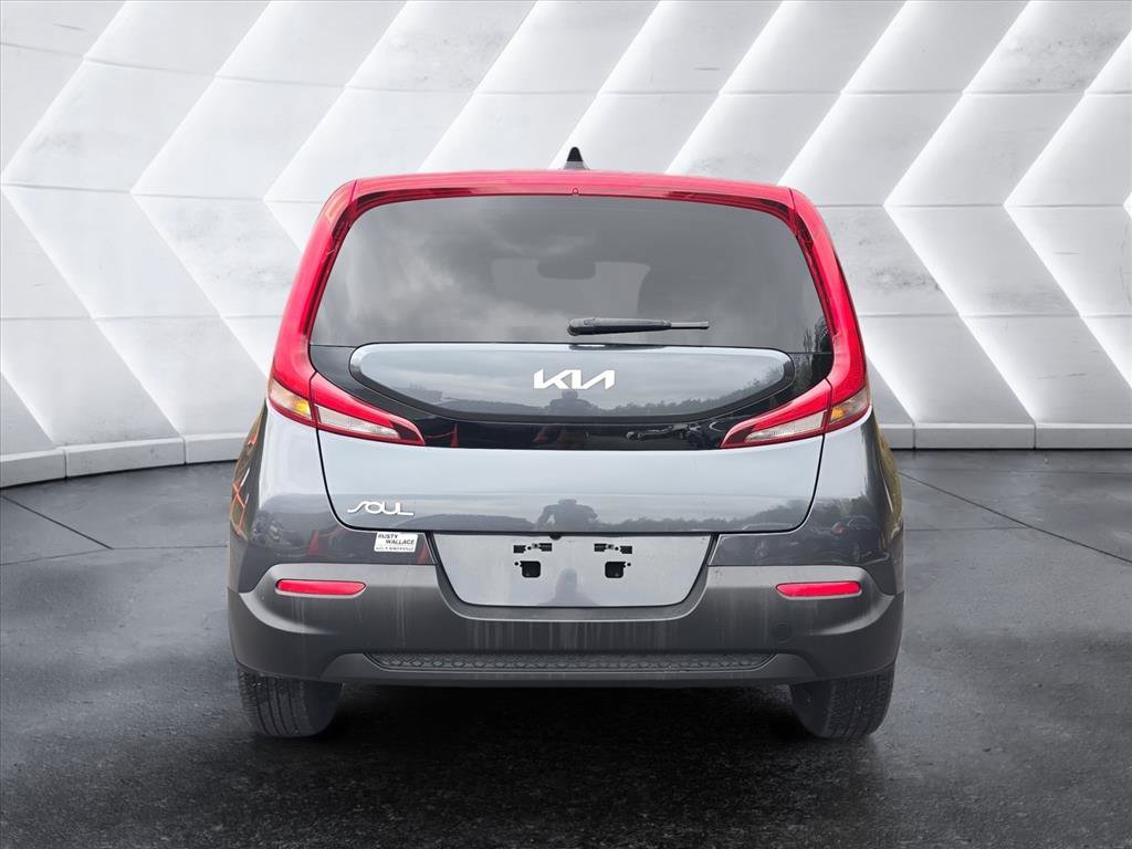 Used 2022 Kia Soul LX image 4