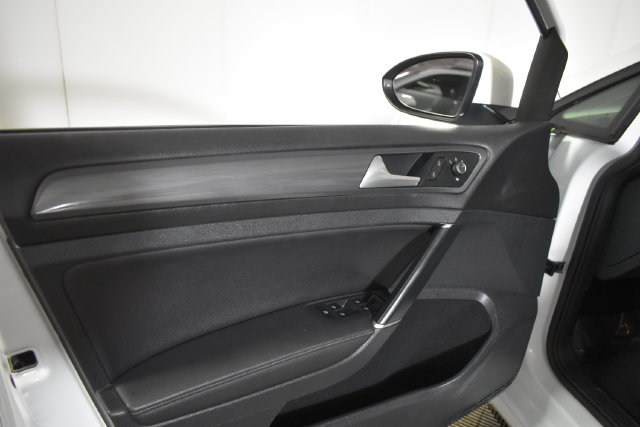 Used 2020 Volkswagen Golf 4-Door FWD image 7