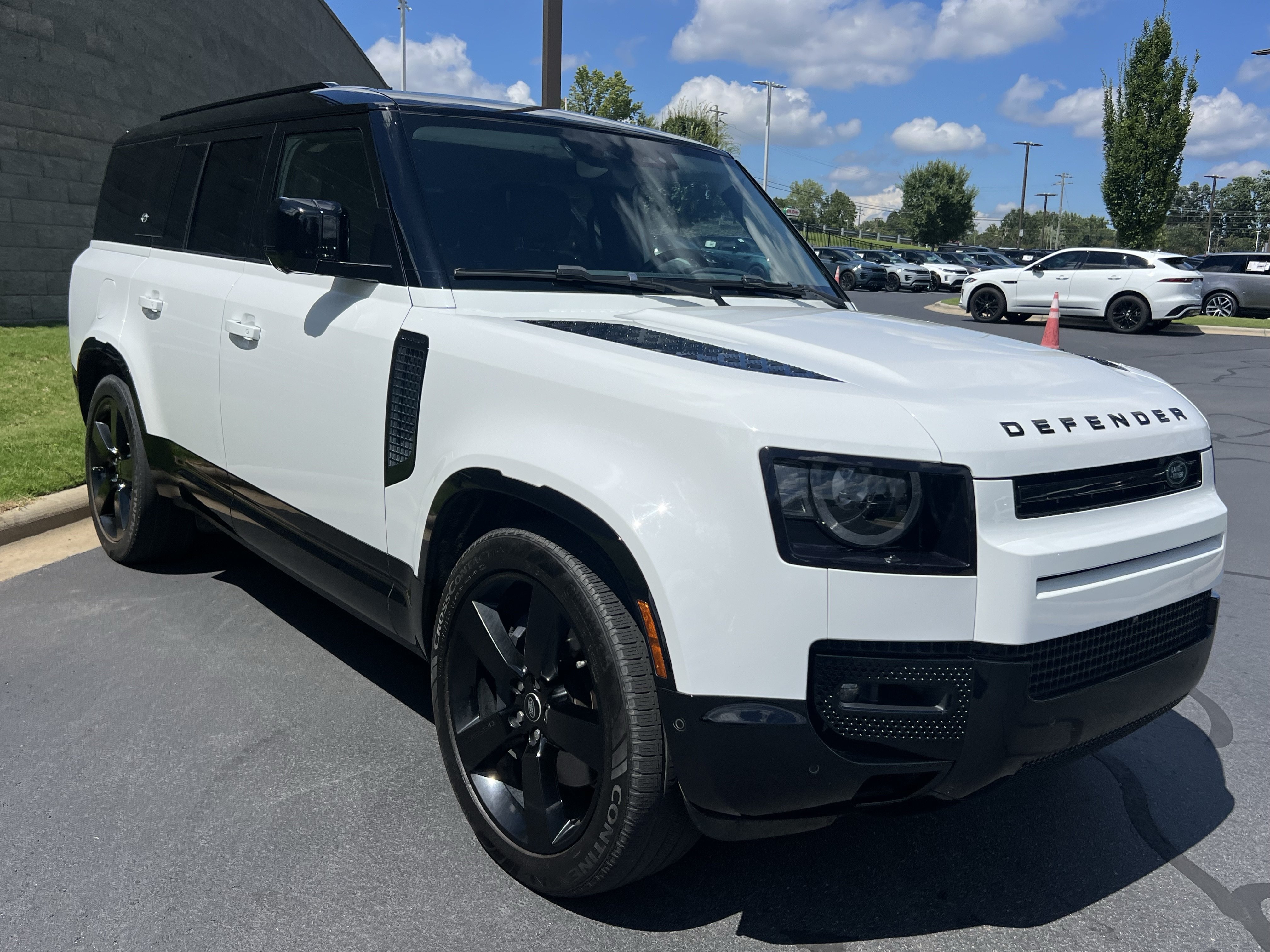 Certified 2024 Land Rover Defender 130 X-Dynamic SE AWD/4WD image 9