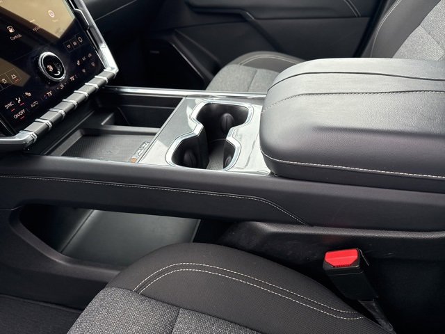 Used 2025 GMC Acadia Elevation image 18