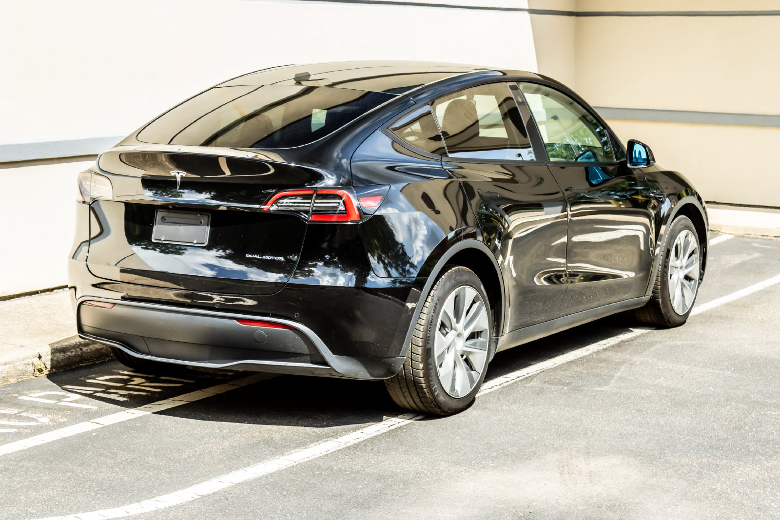 Used 2022 Tesla Model Y Long Range AWD/4WD image 8