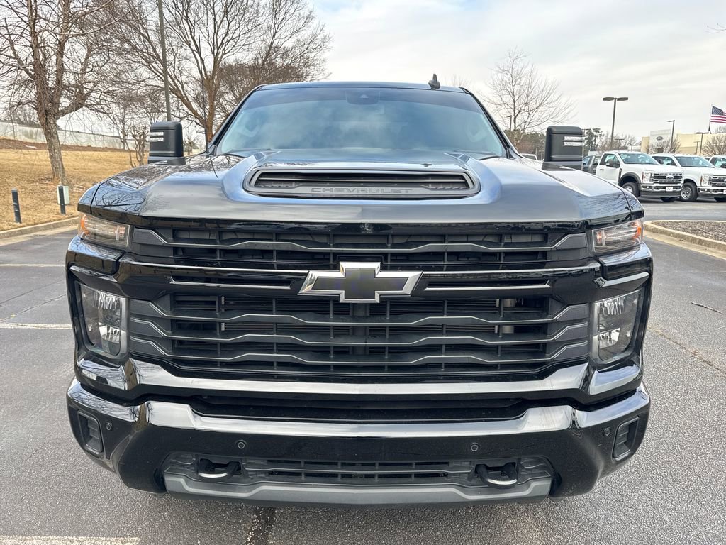 Used 2025 Chevrolet Silverado 2500 Custom w/ Custom Value Package image 3