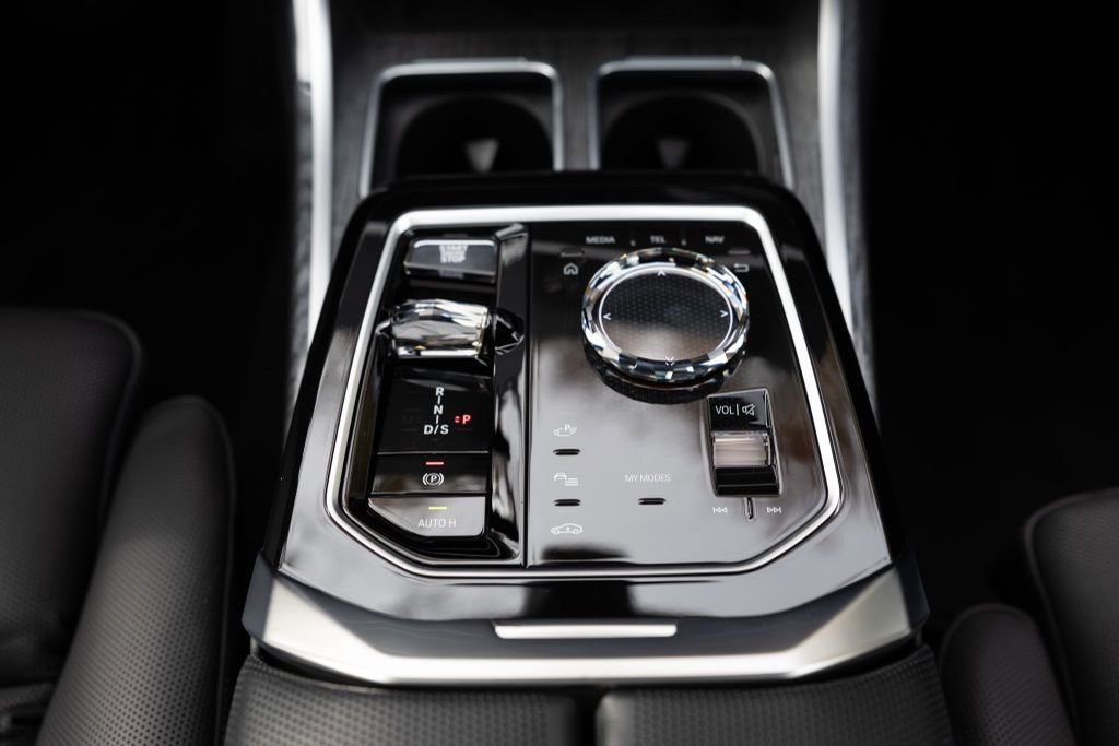 Used 2024 BMW 760i xDrive w/ Premium Package 2 image 36