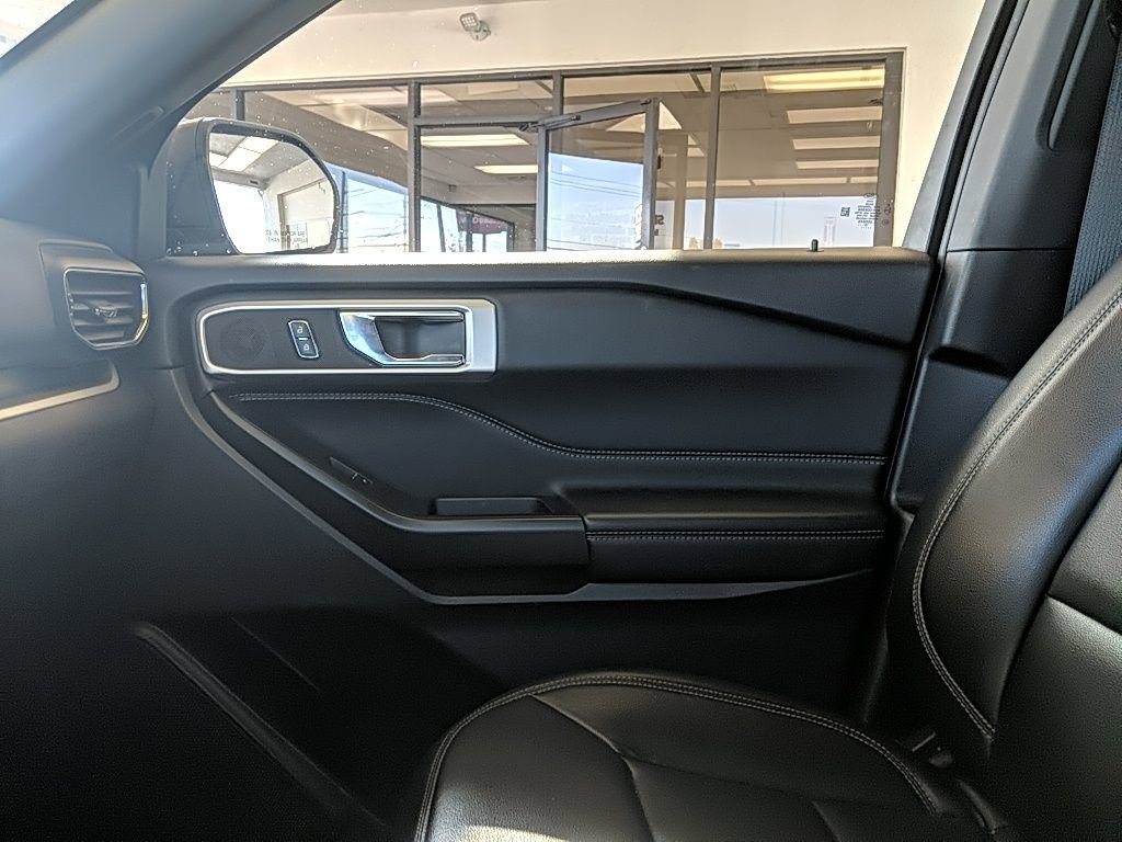 Used 2020 Ford Explorer XLT w/ Equipment Group 202A image 24