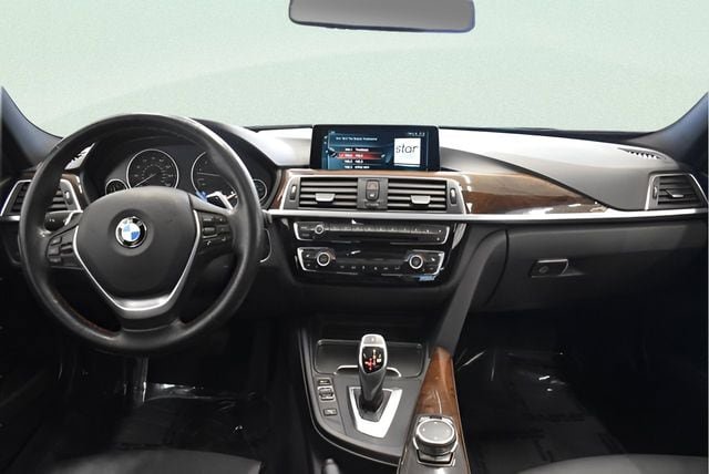 Used 2017 BMW 330i xDrive Sedan AWD/4WD image 5