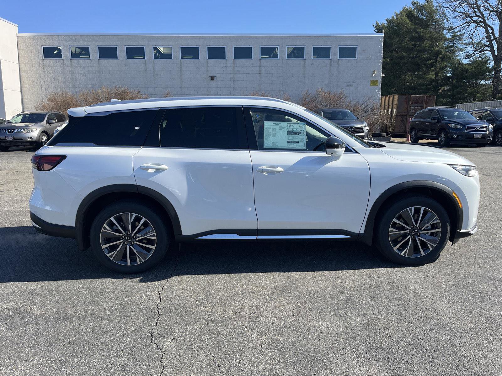 New 2026 INFINITI QX60 Luxe w/ Cargo Package image 2