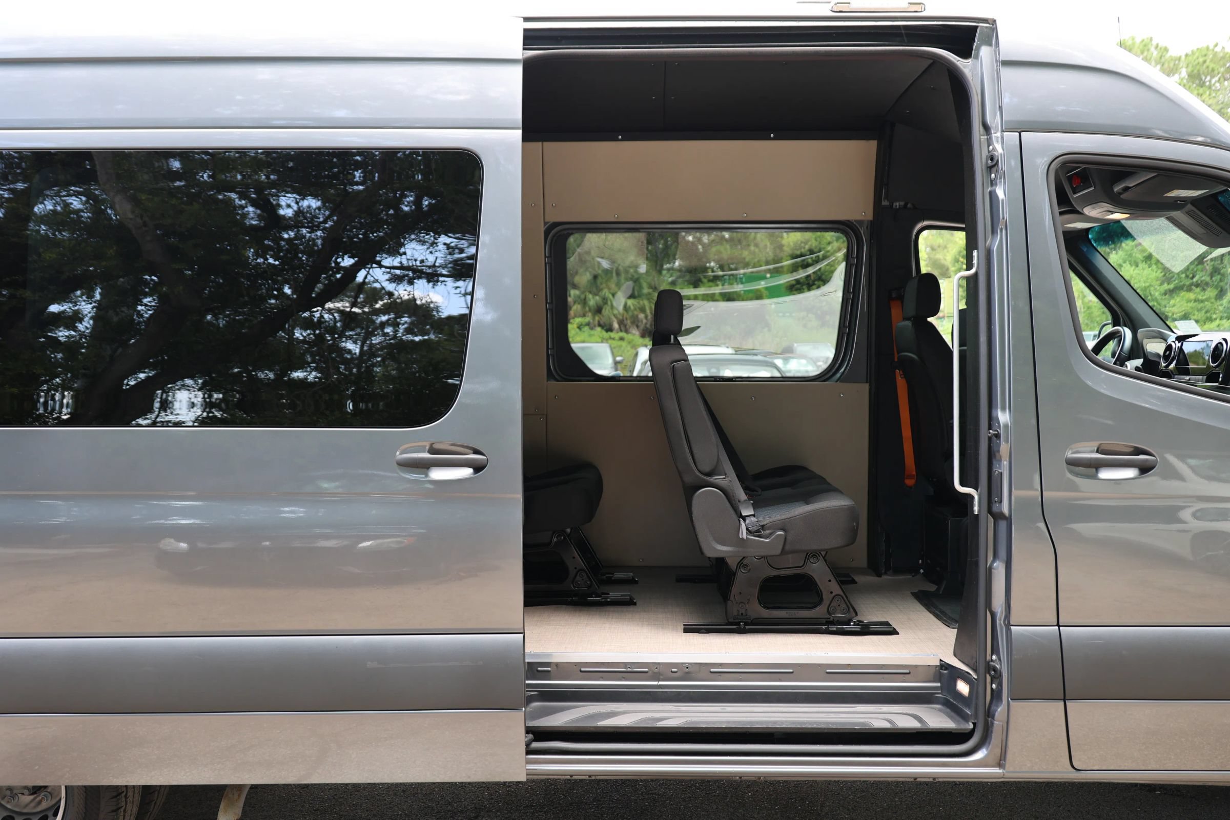 Used 2022 Mercedes-Benz Sprinter 4500 w/ Parking Package image 34