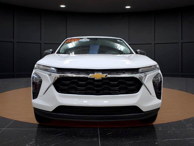 Used 2026 Chevrolet Trax LS FWD image 2