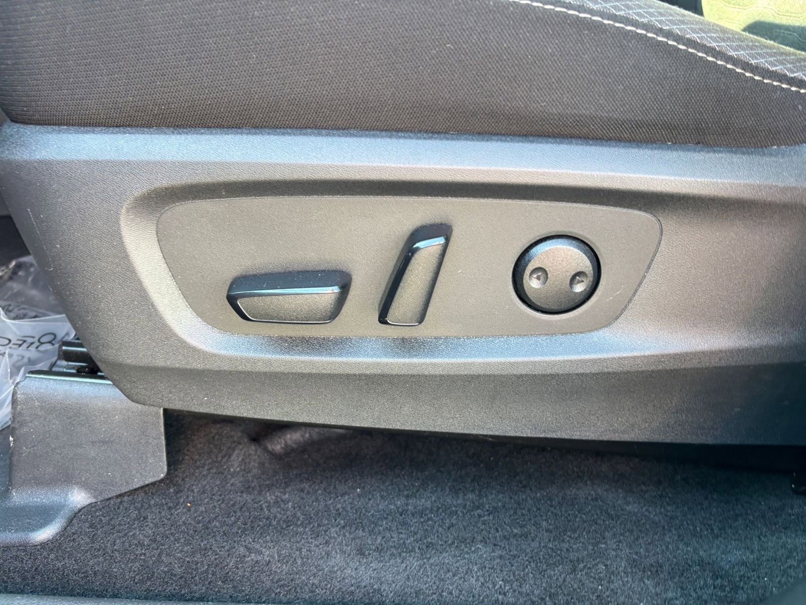 Used 2025 Nissan Pathfinder SV image 23