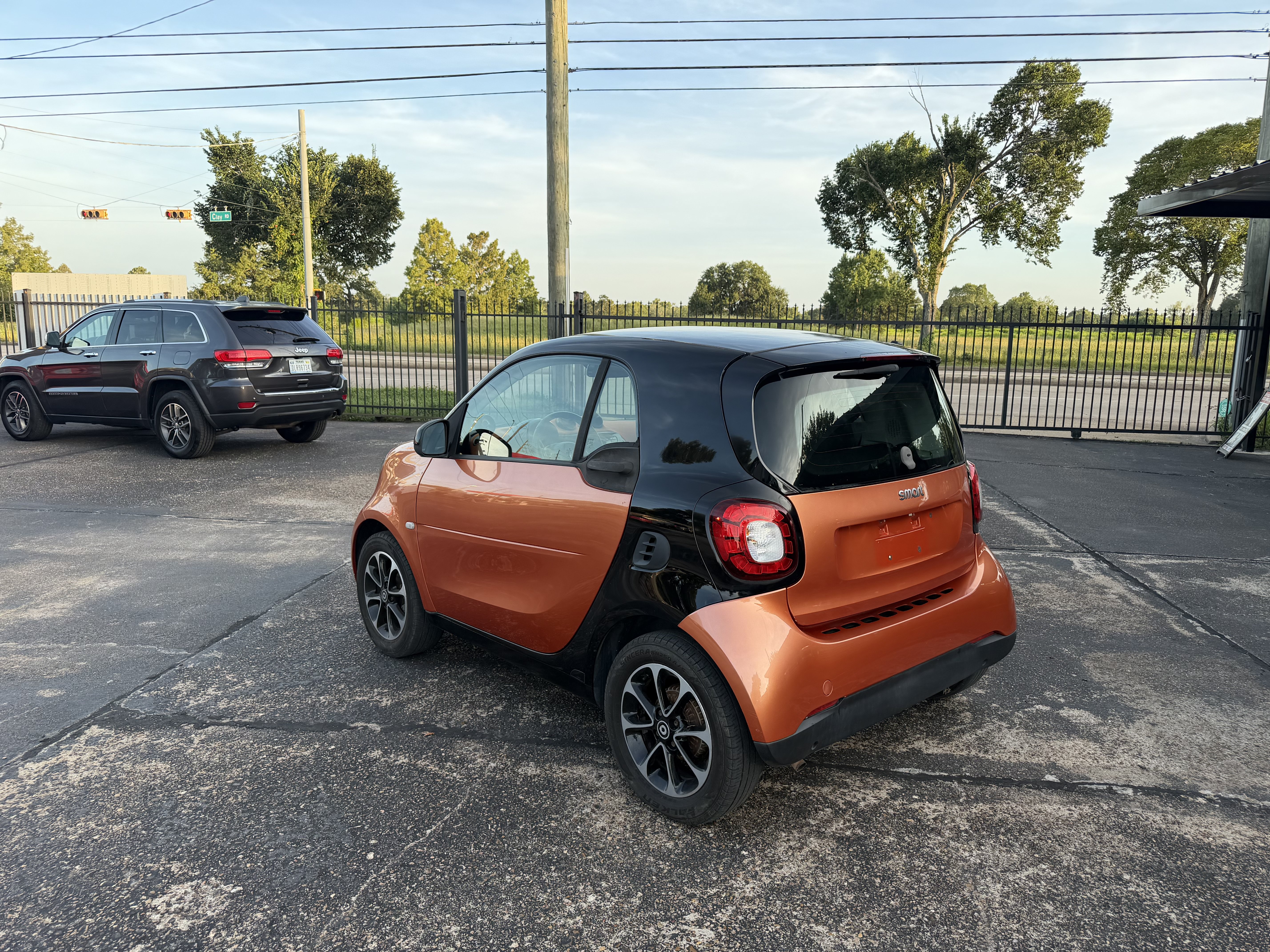 Used 2016 smart fortwo passion RWD image 9