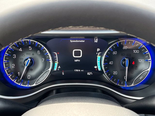 Used 2026 Chrysler Pacifica Select FWD image 33