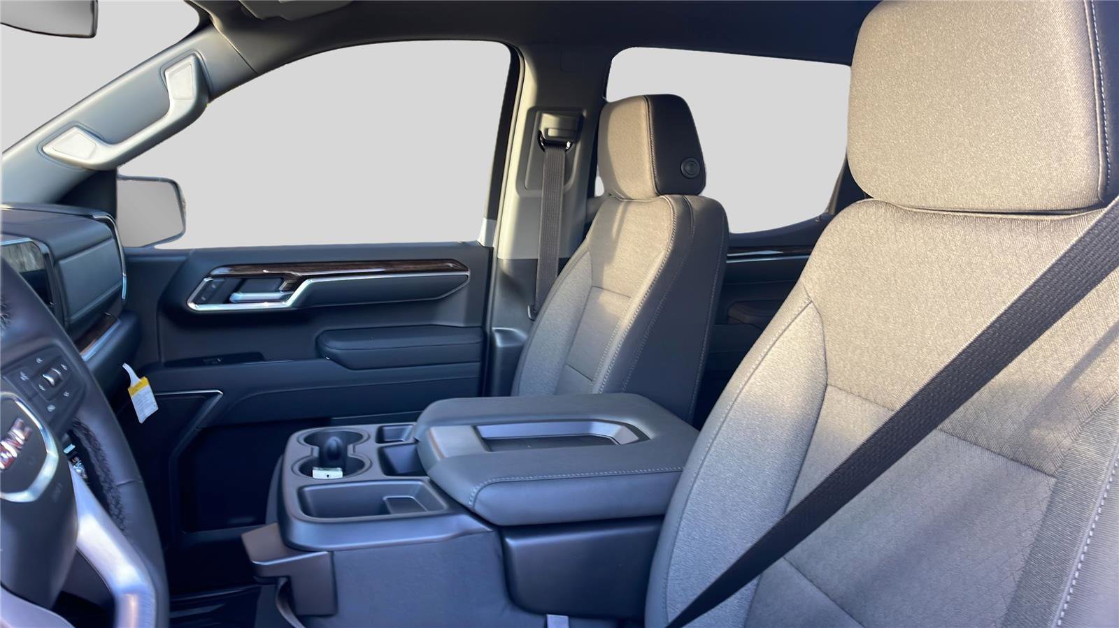 New 2026 GMC Sierra 1500 SLE image 16