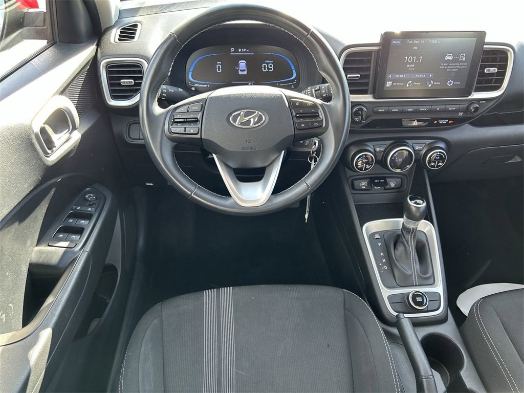 Certified 2023 Hyundai Venue SEL image 3