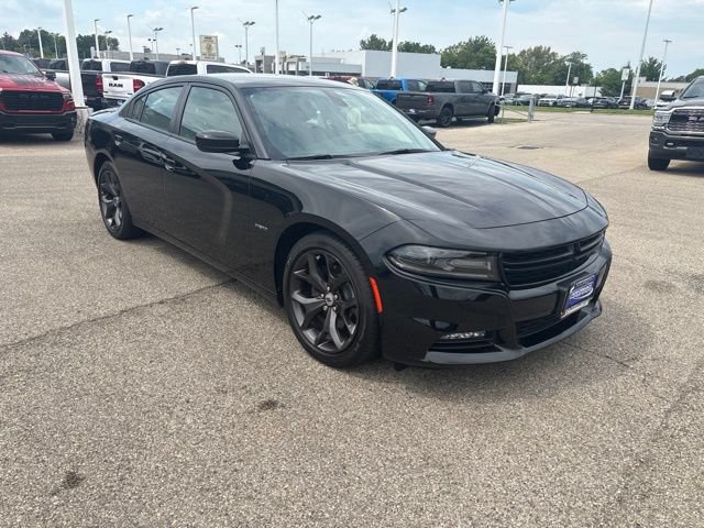 Used 2017 Dodge Charger R/T w/ Plus Group RWD image 4