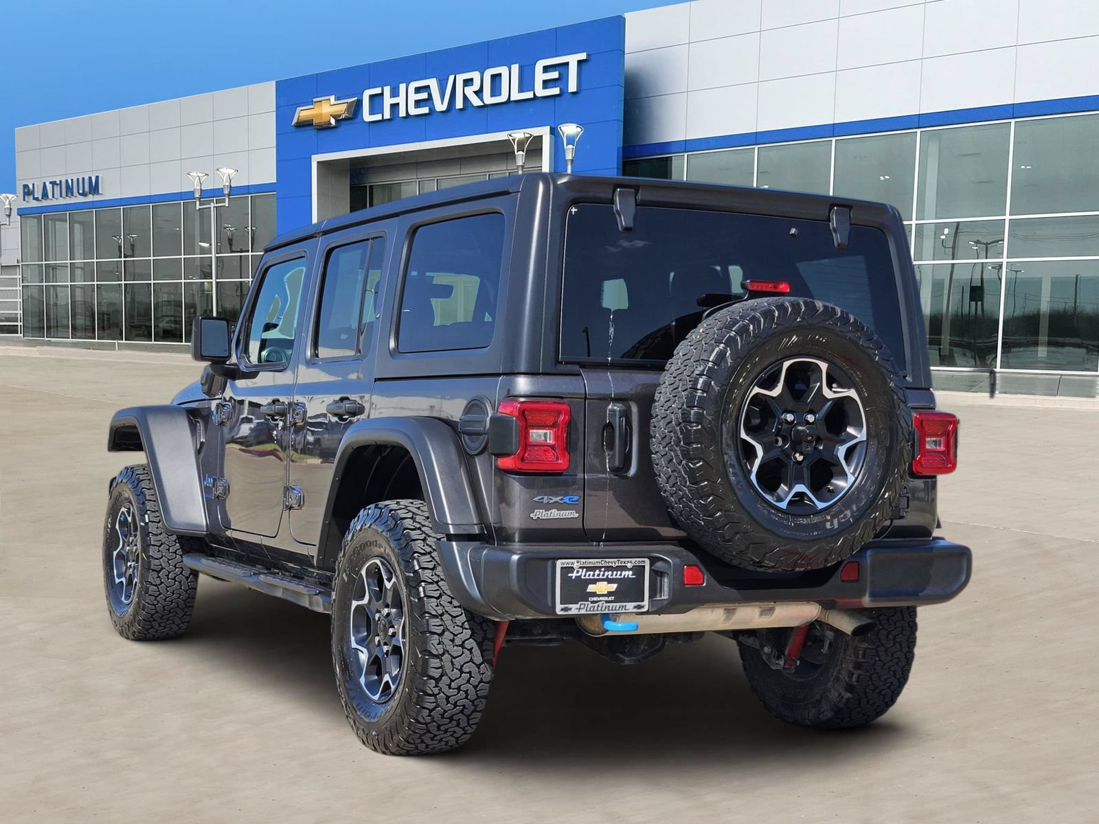 Used 2023 Jeep Wrangler Unlimited Rubicon 4xe AWD/4WD image 4