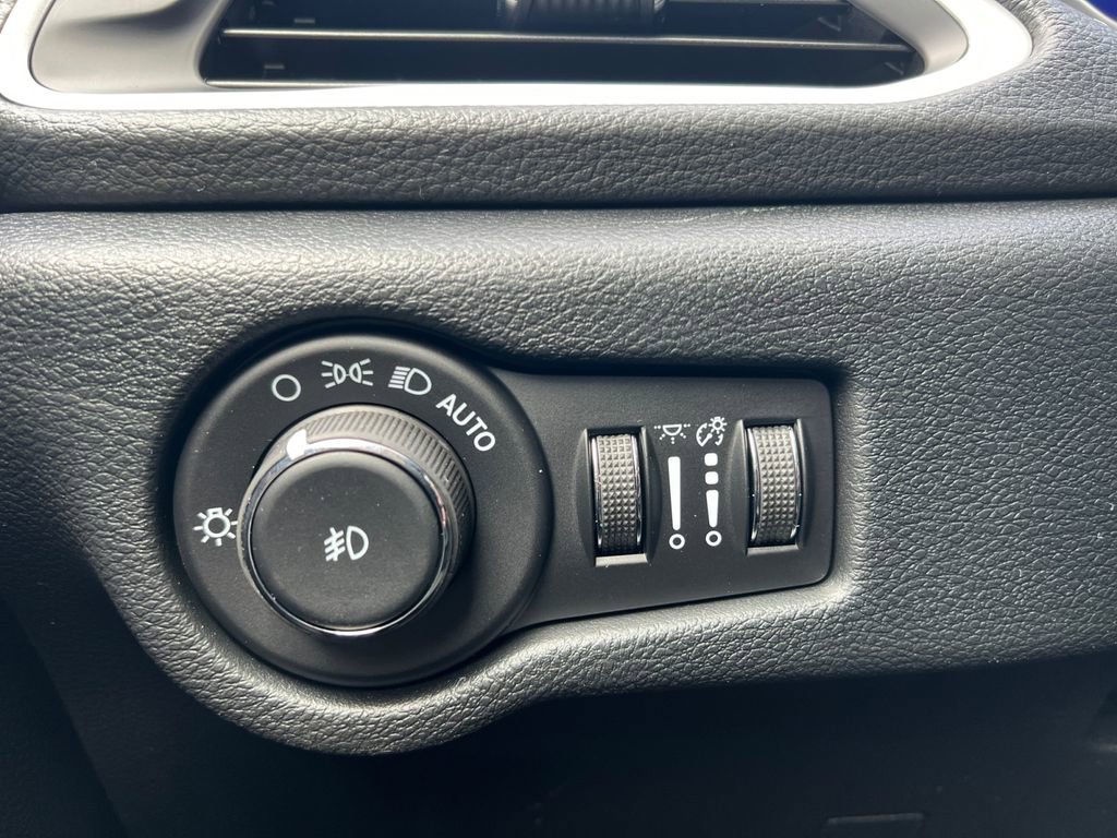 New 2026 Chrysler Pacifica Select FWD image 25