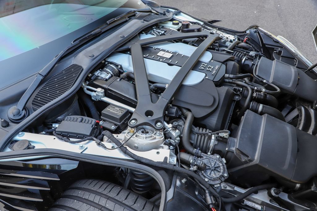 Used 2019 Aston Martin DBS Superleggera RWD image 8