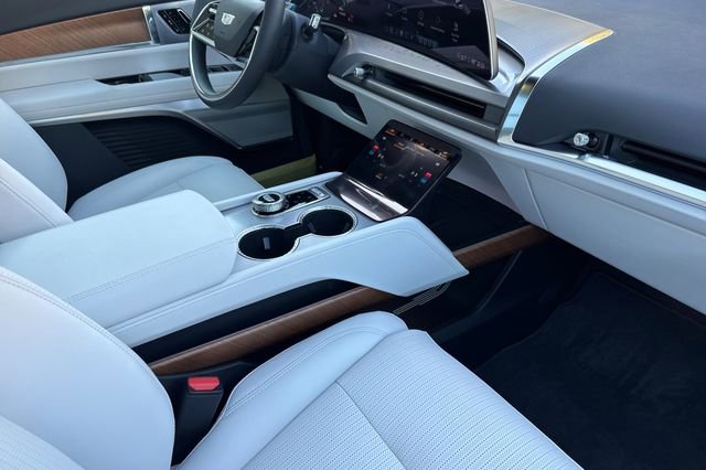 New 2026 Cadillac Vistiq Sport w/ LPO, Floor Liner Package image 17