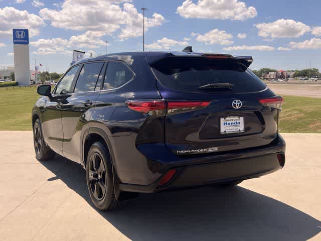 Used 2023 Toyota Highlander L FWD image 5