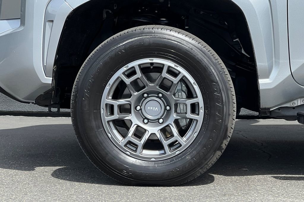 Used 2024 Toyota Tacoma SR5 AWD/4WD image 30